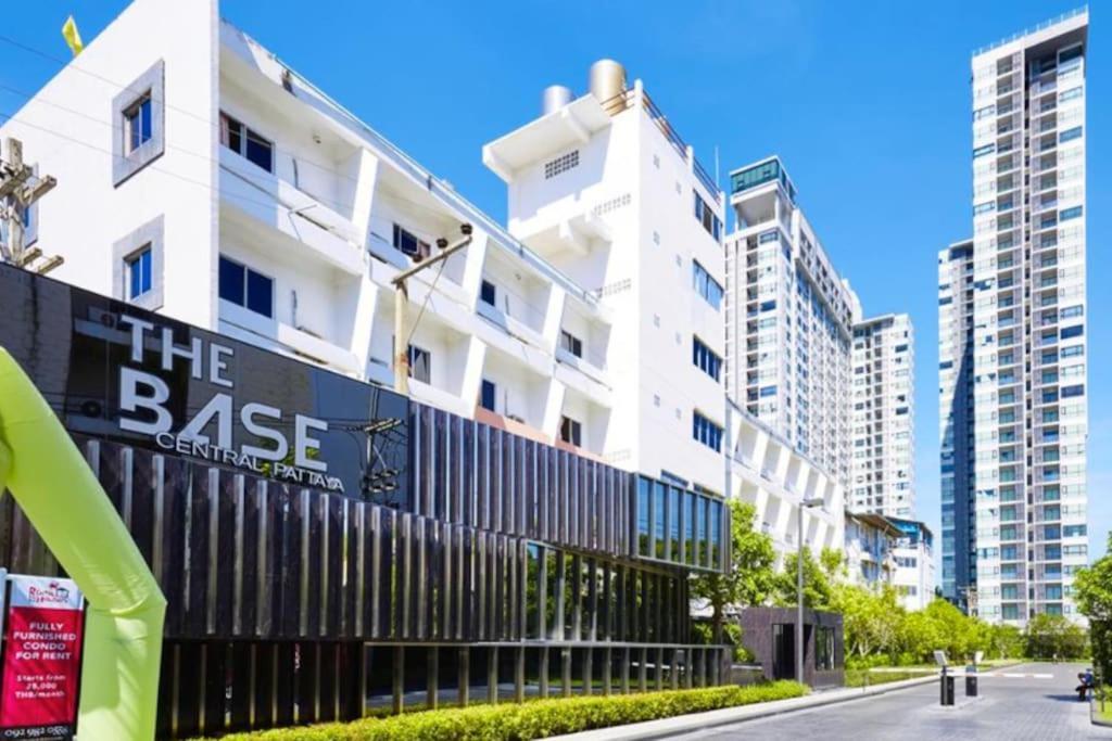The Base Central Pattaya Quiet King-Bed With Infinity Pool & Free Netflix Esterno foto